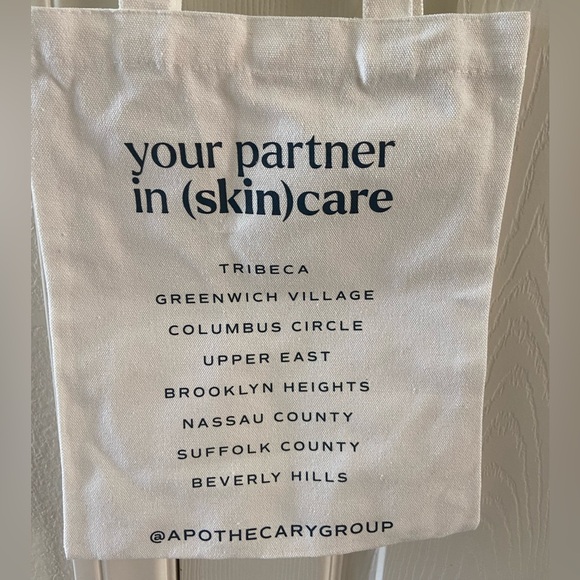 NWOT beige canvas tote bag with snap closure - Picture 3 of 5